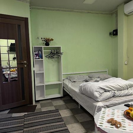 Vahe'S Family Guest House Front เยเรวาน ภายนอก รูปภาพ
