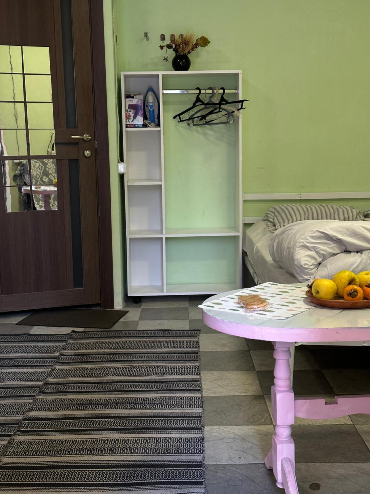 Vahe'S Family Guest House Front เยเรวาน ภายนอก รูปภาพ