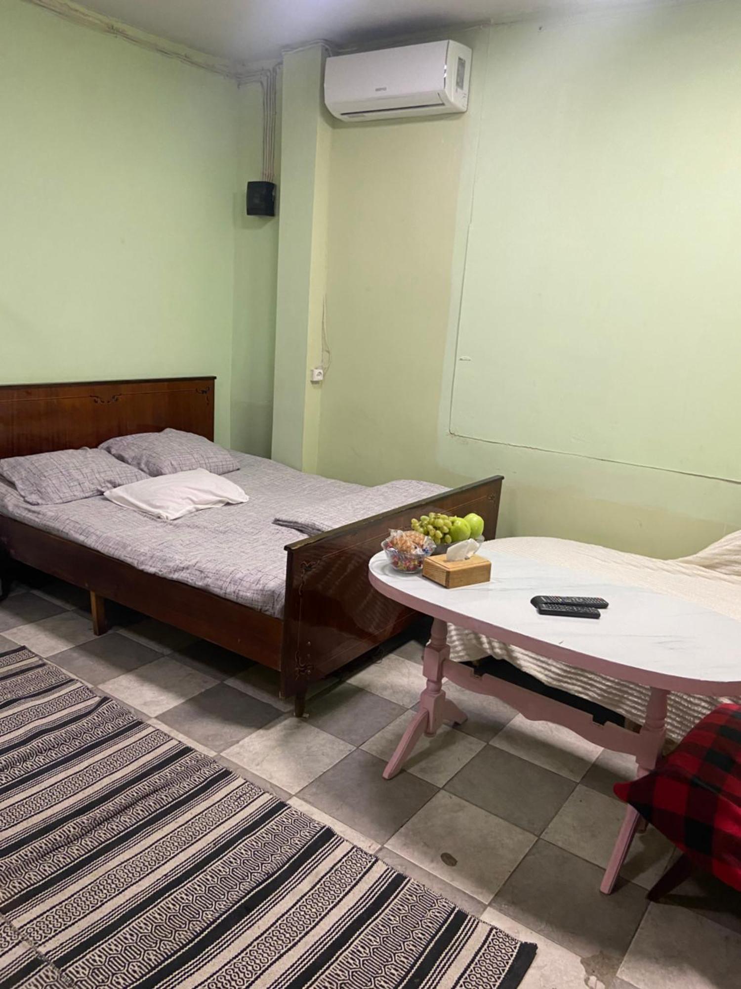 Vahe'S Family Guest House Front เยเรวาน ภายนอก รูปภาพ